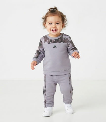 TUTA ADIDAS SEASONAL ESSENTIALS CAMO FLEECE JOGGER KIDS