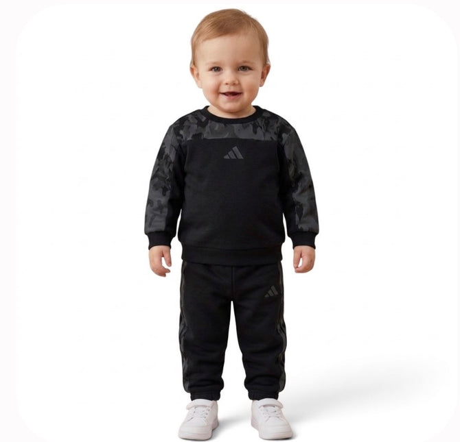 TUTA ADIDAS SEASONAL ESSENTIALS CAMO FLEECE JOGGER KIDS